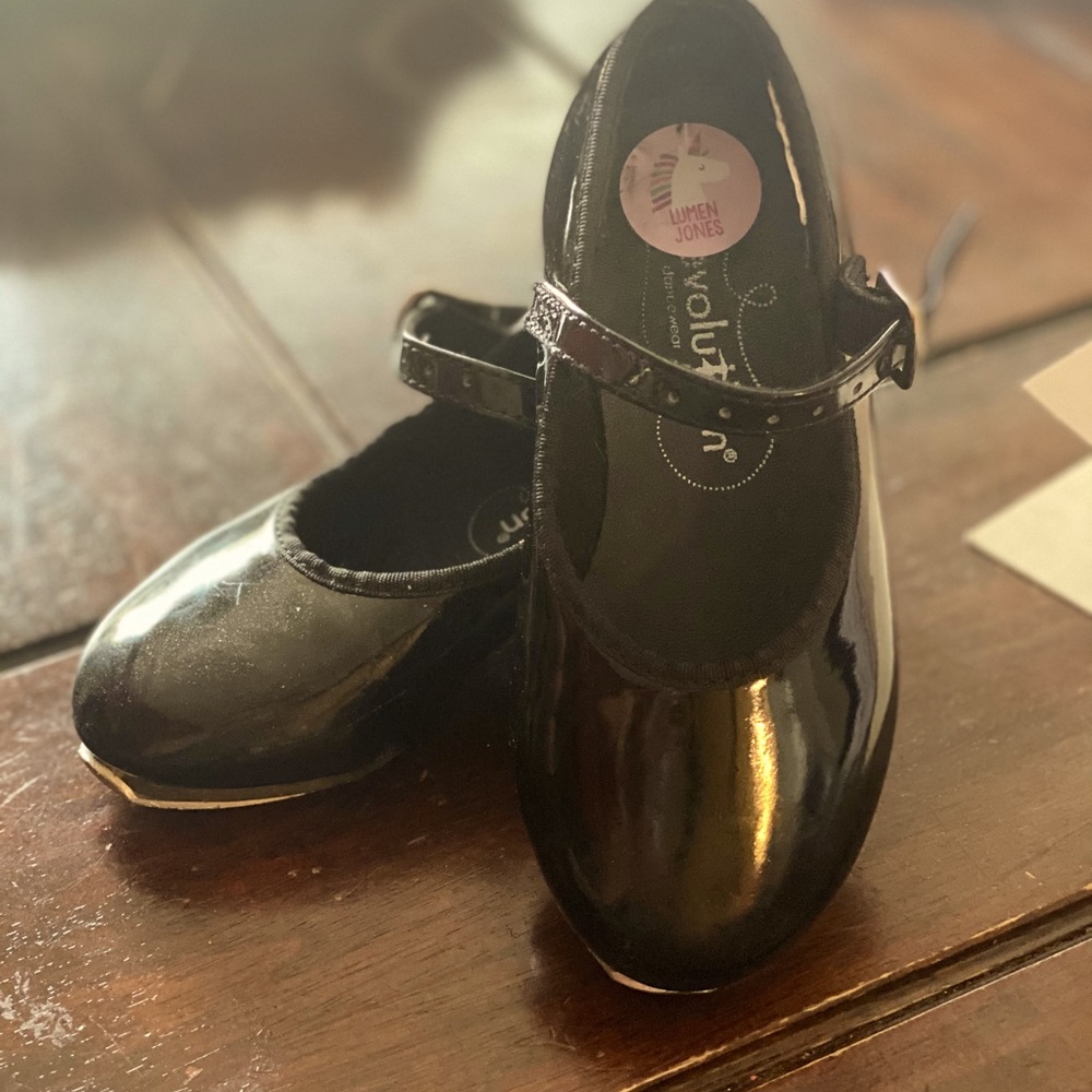 Little girl black tap shoes